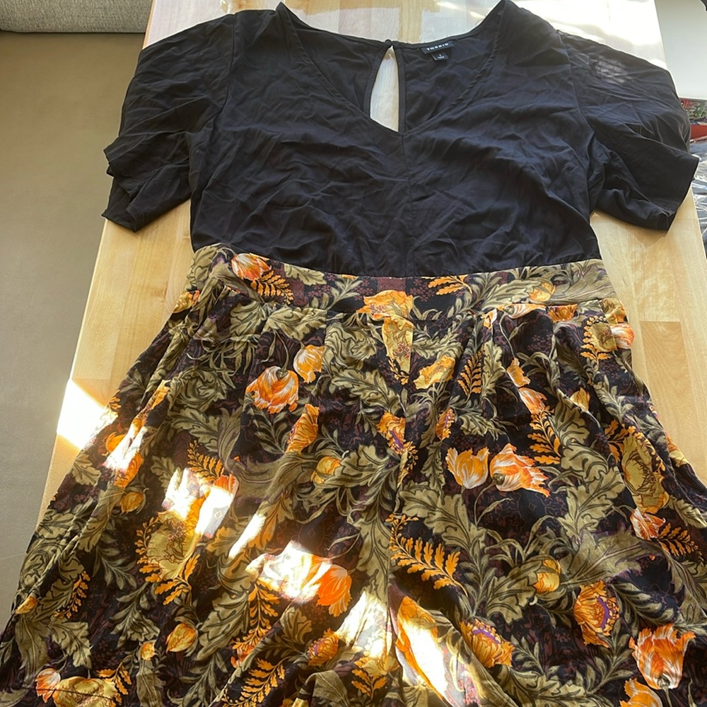 Torrid Romper Floral and Black Size 1 Pockets